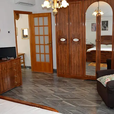 Guest house Domo De Aurora